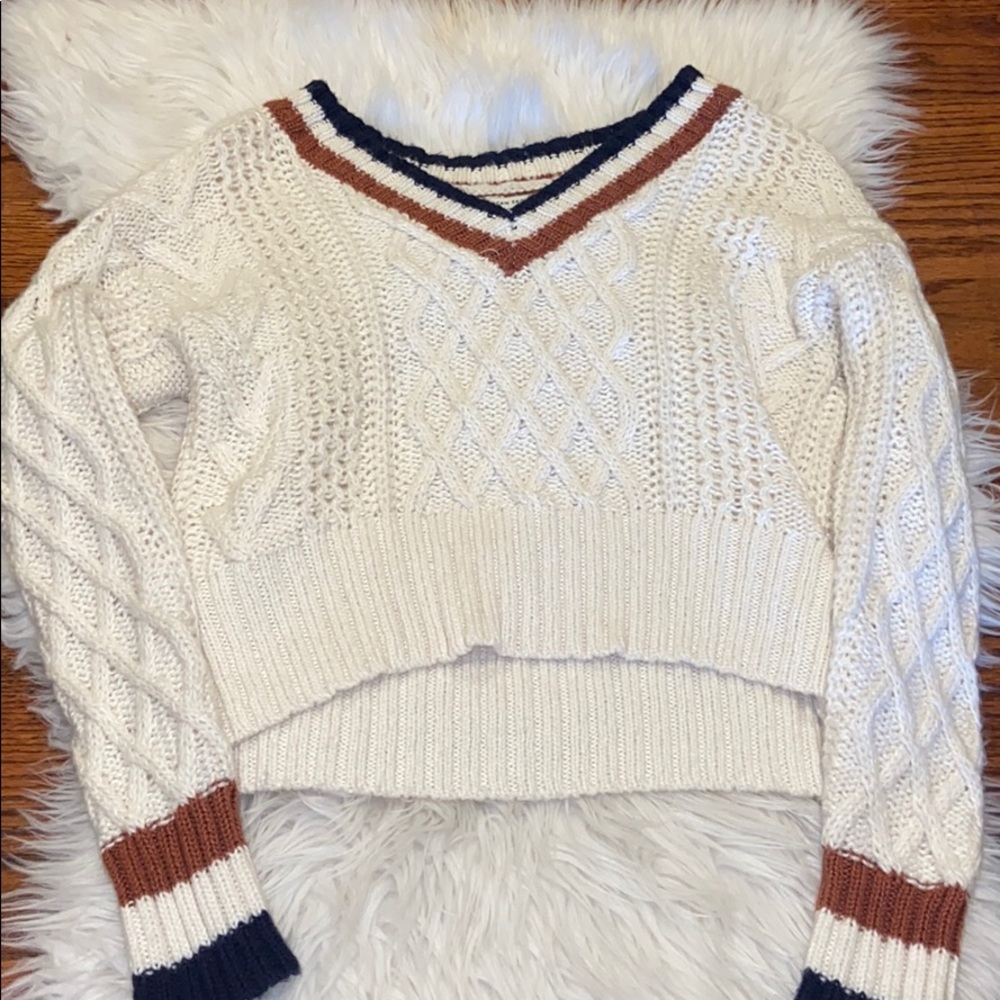 Women’s slightly cropped American eagle sweater